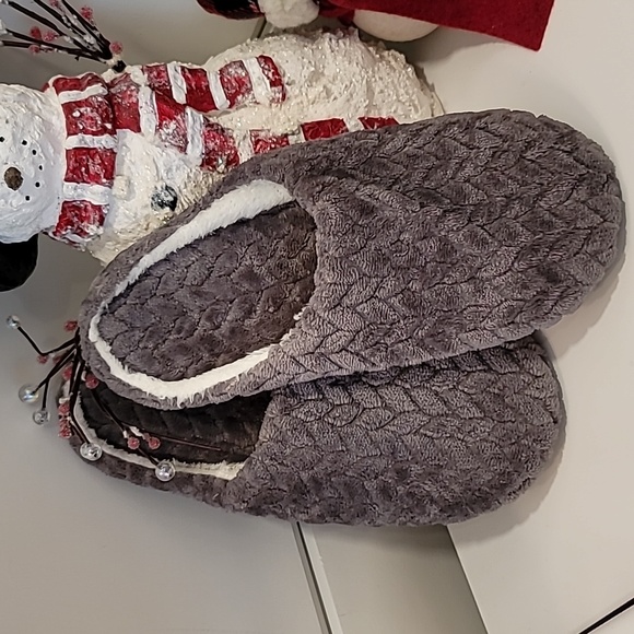 Super Soft Comfy Slip-On Slippers - Picture 5 of 5